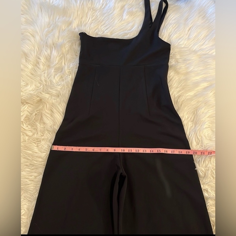 NWT Vici \\ Olia Black ‘Brayden’ One Shoulder Jumpsuit - Picture 13 of 16
